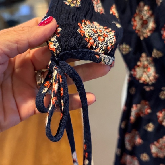 Evereve Braeve Navy Medallion Print Romper size small - Picture 3 of 6